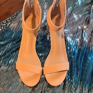 Dream Pairs Blush Heels